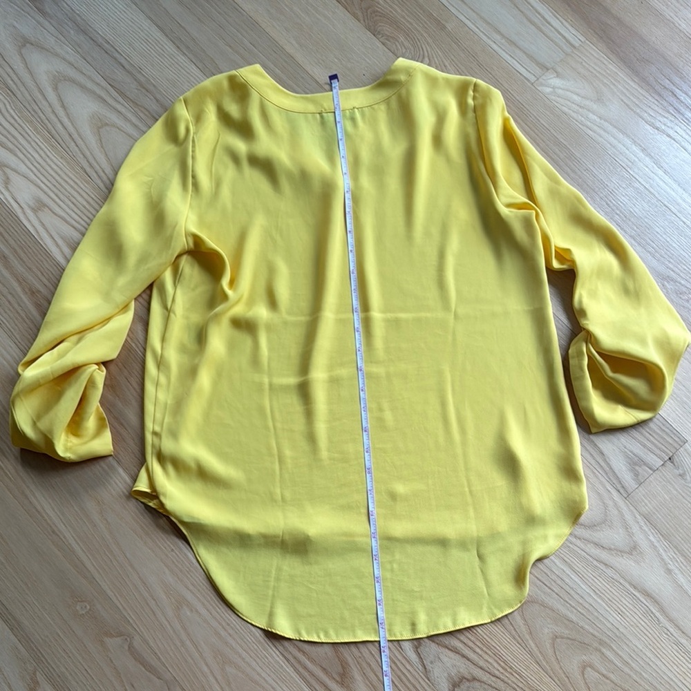 Jones New York Yellow Blouse Size S Relaxed Fit V Neck Lightweight - Picture 5 of 8